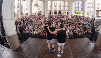 Miles de personas reivindican en Ordizia «Publikoa aI do!»